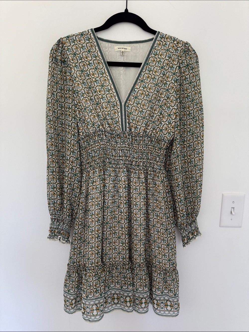 Max Studio Green and Cream Printed Smocked-Waist V-Neck Dress - Size XS